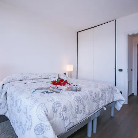 Sleeps 4 Pool Air Con *