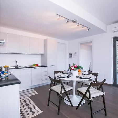 Sleeps 4 Pool Air Con * Menaggio