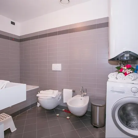 Apartment Sleeps 4 Pool Air Con *